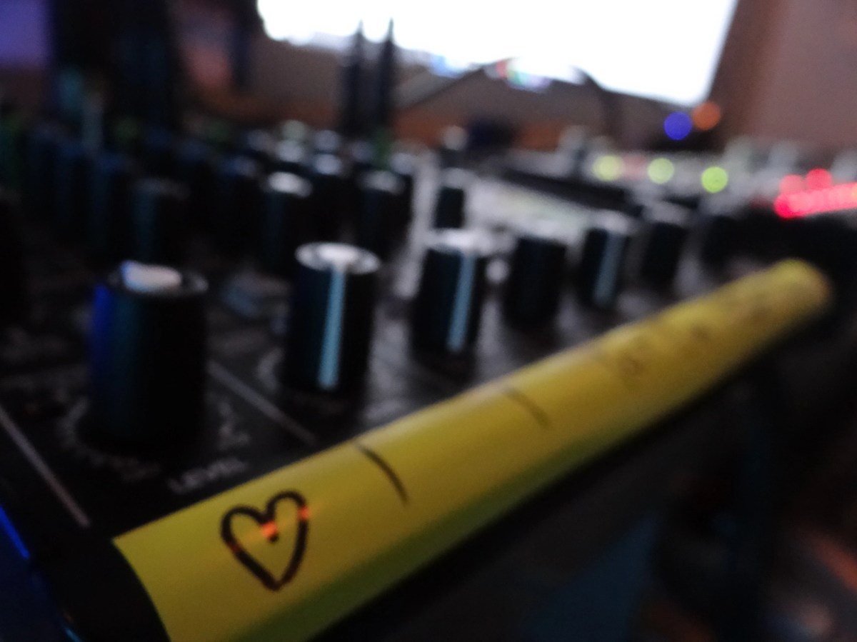 Mackie 802VLZ4 –  Perfect Mixer for Live Sampling and Experimental Music&nbsp;Performance